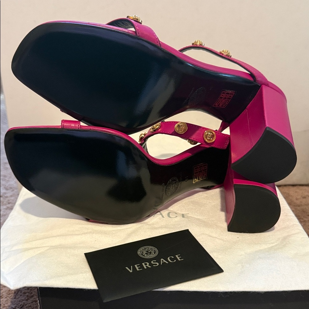 NEW Versace Fuchsia Medusa orchid 41 Vitello sandal heels - Picture 6 of 7